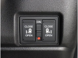 両側電動スライドドア搭載!運転席やドアハンドルから以外にもキーレスエントリーからも操作が可能です!