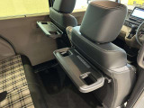 シートバックテーブルがございますので、お出かけや普段使いにとっても便利です!