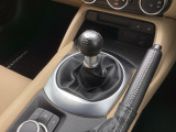 アクセルペダルを踏み込む量や速さに応じて変速パターンをし、人馬一体の運転感覚を発揮してくれる6速オートマ!