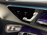 前席はシートヒーター・ベンチレーター付きで、ブルメスターサラウンドシステムのスピーカーもあります。