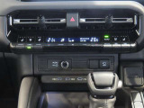 左右独立温度コントロールフルオートエアコンです。運転席、助手席それぞれで独立して温度設定ができます。冷え性の方が乗っても安心ですね♪