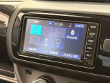 AM/FMラジオやBluetooth、TVなど、多彩なメディアソースをタッチ操作で簡単に選択可能。ドライブ中の楽しみや快適性を広げてくれる便利な機能です。