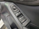 パワーウィンドウのスイッチですよ。運転席に居ながら窓を開け閉めのコントロールできます。