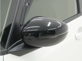 ◆ドアミラーウインカー◆ドアミラーにウインカーを装備しています。対向車に自身の進行方向を合図し安全に運転できます。