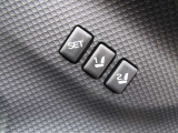 2名分のシートメモリーがご利用いただけます。ボタン一つでベストポジションへ。