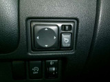 電動格納式ミラーなので、対向車などとのすれ違い時にも便利です。