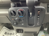 屋上展示場に常に50台以上の車両をご用意!お気に入りの1台が見つかるかも!?