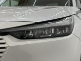 LEDヘッドライトは、点灯の瞬間から最大光量を発揮し、突然暗くなるトンネルなどでの安定感を高めます。
