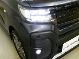 LEDヘッドライトです。デザイン性がよくとても明るいので、夜間の走行や悪天候でも安心です。しかも長寿命!