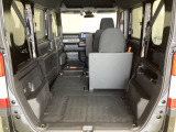 指定工場併設で末永く品質を保ちます。12ヶ月点検や車検はもちろんのこと、国家資格整備士によるお車のアドバイスも致します。