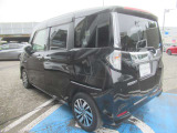 【お車でのアクセス】東名横浜町田ICが最寄。保土ヶ谷バイパス上川井ICから八王子街道(旧R16)を目黒交差点方面へ/国道246号目黒交差点から八王子街道を鶴ヶ峰方面へ。 東名高速脇の大きな看板が目印。
