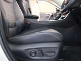 パワーシート搭載。微妙な調整が手軽にでき、ピッタリなポジションで運転することが可能です。