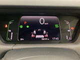 デジタル表示のスピードメーターとタコメーター、燃費やオドメーターなどの表示の他に、ホンダセンシング機能などの表示もできる多機能なマルチインフォメーション・ディスプレイです。