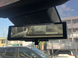 【インテリジェントルームミラー】車両後方のカメラ映像がミラー(液晶画面)に写るので、後席の人や荷物が写りこみません。夜間や悪天候でも視界が良好です♪