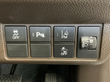 車がカーブの外側へ膨らんだり内側へ巻き込んだりする挙動を防止する横滑り防止装置、障害物センサー、万が一の時にあると心強いホンダセンシング機能-路外逸脱抑制機能・衝突軽減ブレーキ付きです!