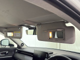 【あると便利な装備】運転席・助手席サンバイザー内側ライト付きミラー+マップランプが装備されています