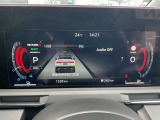 視認性の良いメーターパネルデザインです。ディスプレイに各種の情報、設定画面が見やすく表示されます。