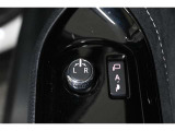 狭い場所も苦になりません。電動格納ドアミラー装備。