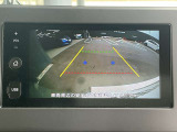 後退時に便利なバックカメラ付いています。