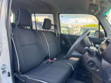 運転席周辺画像です。シート切れ・破れもなくシートの状態は良好です♪