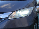 【HID】ディスチャージヘッドヘッドライトで夜間や雨天時のドライブを明るくサポート!省電力、耐久性にも優れています。