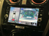 空から見たような映像で駐車ができるアラウンドビューモニター。ひと目でわかるセンサーに前後の衝突被害軽減ブレーキ付き。