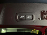 【パワーバックドア】スマートキーや運転席のボタンを押すだけでリアゲートが自動で開閉します!荷物を持っている時や、高い位置にあるバックドアを閉める際に便利な機能です。
