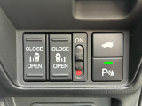 運転席の手元で両側スライドドアの開閉操作が可能です。
