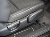 ◆シートハイトアジャスター◆運転席を上下に高さ調節ができます!運転ポジションを体格に合わせてシート調整できます。