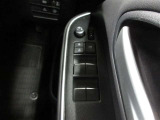 乗員全員が快適に操作できる、全席オート機構付ワンタッチパワーウィンドウです。