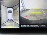 車両を上から見たような映像をディスプレイオーディオ画面に表示するパノラミックビューモニター
