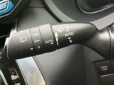 複数の表示がレバー上にまとまり、設定内容を目で確認しやすい設計です。運転席から手の届く位置にあり、日常の運転時にも使いやすさに配慮されています。