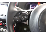 ステアリングスイッチ装着で、オーディオ操作もスムーズにできます、運転に集中できます