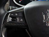 アダプティプクルーズコントロールはステアリングの左のスイッチで簡単に速度の調整や車間距離の設定が可能。