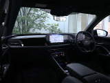 内装はシンプルに使い勝手を考え作られています。お車を運転する感覚をダイレクトに体感して頂けます。室内も広くロングドライブにも快適にお過ごしいただけます。