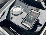 エンジンスタートボタンとなりに「NORMAL」「SPORTS」「ECO」の三種類の走行モードを切り替えるスイッチがあります。