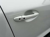 スマートキーで楽に鍵の開閉が可能です!スマートに車のカギの開け閉めをしましょう