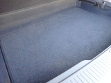 フロアの下にも荷物などを収納できるサブトランクも備えています。荷室内で散らかりがちな荷物を整理整頓なんてのもイイですね♪
