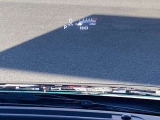 ヘッドアップディスプレイは運転者の目線上に必要な情報を映し出す装備です。視線移動を減らし、道路状況と運転に必要な情報を同時に確認することが出来ます。