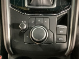 電動パーキングブレーキの搭載により、コンソールデザインの自由度が増すだけでなく安全性も向上。上り坂では路面勾配に応じて坂を登れる駆動力が発生してから解除するので後ろへずり下がる心配もありません!