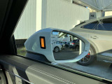 サイドアシスト装備 ドライバーの死角を並走する車両を検知します。ドアミラーの内側のLEDが点灯・点滅して事故の危険を知らせます。