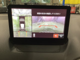 狭い場所での駐車やすれ違いなどでより的確な運転操作に役立つ360&deg;ビューモニターが装備されています。