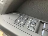 【メモリーシート】3か所のシート位置が記憶できます。これによりロングドライブ等でドライバーが変わっても瞬時に座席位置を変更する事が可能です。