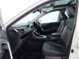 見通しのよいすっきりとした視界で、誰でも運転しやすいです。運転のしやすさは疲れにくさにも繋がりますよ♪