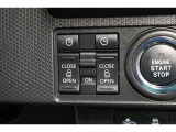 両側電動スライドドアはドアの直接操作以外にも運転席からのスイッチ操作やリモコン操作でも開閉が可能!狭い駐車場などでもドアの開閉が楽々・安心ですね!