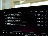 レーダーやカメラにより車両の周囲を常に監視し安全で快適なドライブをサポートします。