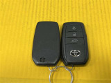 スマートキーはかばんやポケットに入れておけば、ドアのロックアンロックやエンジンの始動が可能!