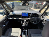 車内も非常に綺麗な状態が保たれております!前オーナー様が綺麗に乗られていたことが感じられます!!オプション盛りだくさんの車両となるのでおすすめの1台でございます!!