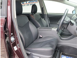 お車選びをお楽しみ頂けるよう、在庫車の展示スペースを十分に確保しております。