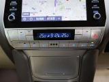左右独立温度コントロールフルオートエアコンです。運転席、助手席それぞれで独立して温度設定ができます。冷え性の方が乗っても安心ですね♪